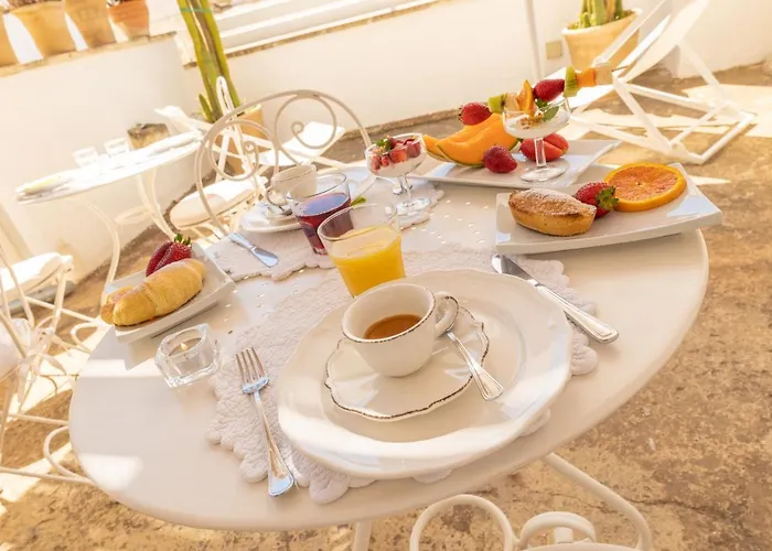 Santa Marina In Corte Cataldi Bed & Breakfast