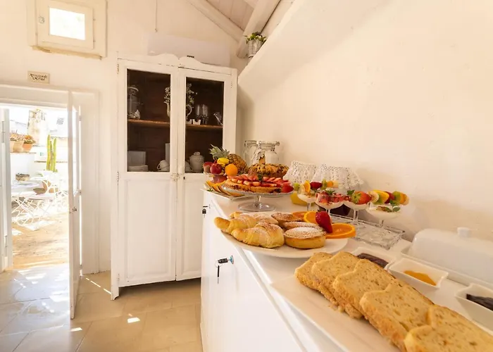 Santa Marina In Corte Cataldi Bed & Breakfast