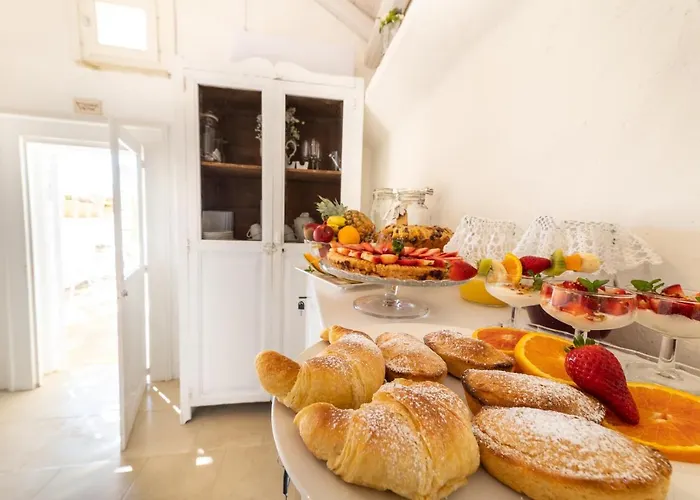 Santa Marina In Corte Cataldi Bed & Breakfast