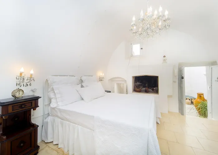 Santa Marina In Corte Cataldi Bed & Breakfast 3*