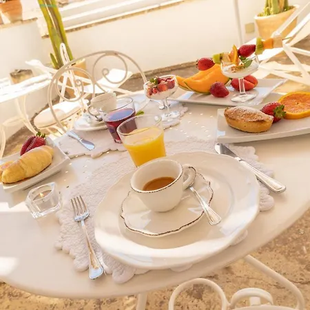Santa Marina In Corte Cataldi Bed & Breakfast