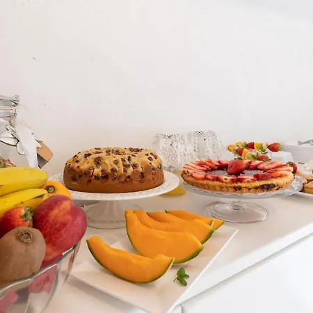 Santa Marina In Corte Cataldi Bed & Breakfast 3*