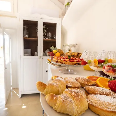 Santa Marina In Corte Cataldi Bed & Breakfast