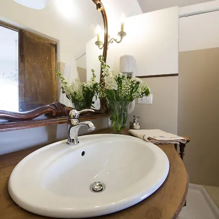 Bed & Breakfast Santa Marina In Corte Cataldi 3*