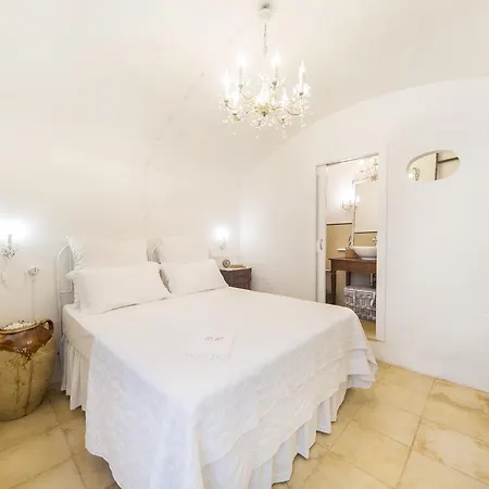 Santa Marina In Corte Cataldi Bed & Breakfast